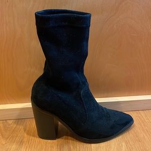 Sol Sana Alexandria Booties in black. Size 37